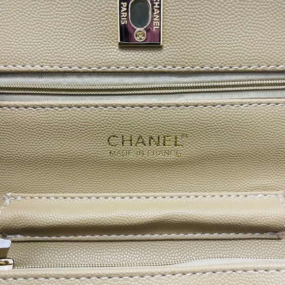 😍 Chanel Light Beige Quilted Crossbody Bag with Gold Chain - Picture 5 of 10